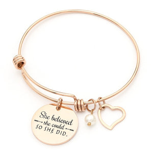 Bedelarmband 'She Believed She Could So She Did'