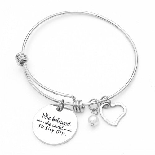 Bedelarmband 'She Believed She Could So She Did'